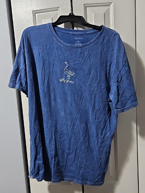 Maurices Tops - Maurices Embroidered Goose T-shirt SMALL STAIN
